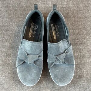 Skechers Women's Gray Slip-On Knotted Bow Casual Sneakers Size 8.5